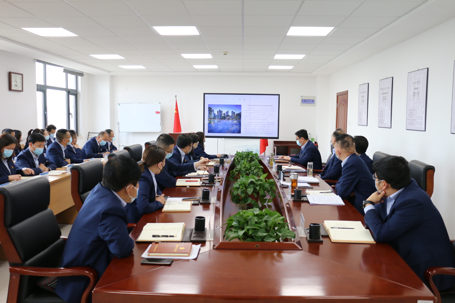 MK体育·（国际）官方网站-mksports
召开党委理论学习中心组集体学习会议(图2)
