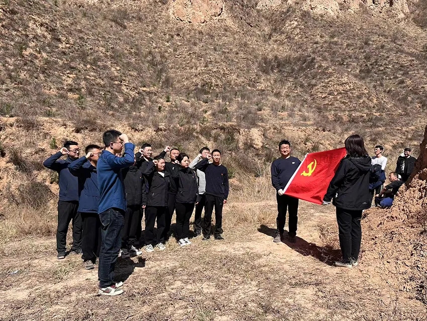 MK体育·(国际)官方网站-mksports
开展义务植树活动(图3) MK体育·(国际)官方网站-mksports
开展义务植树活动(图3)
